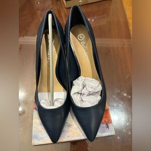 NEW Bella Vita Navy Blue Pointed Toe Heels